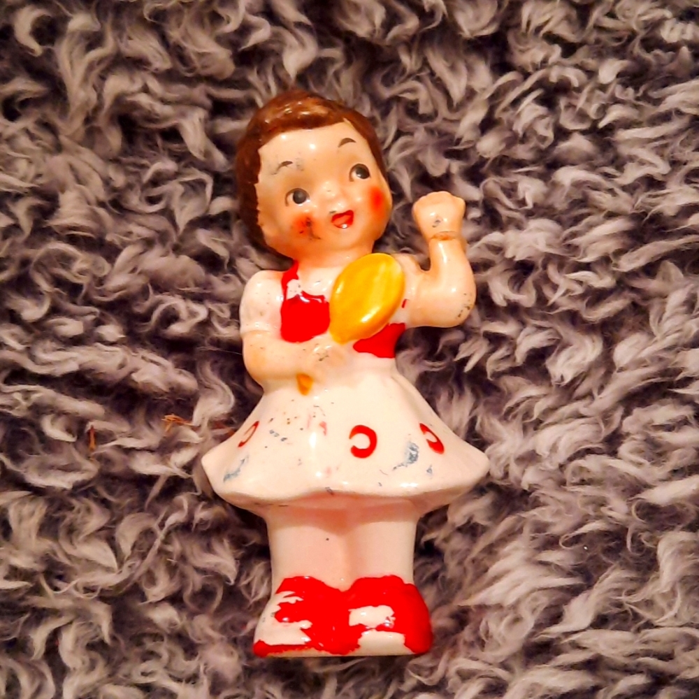 Collectible vintage Ucagco ceramic girl